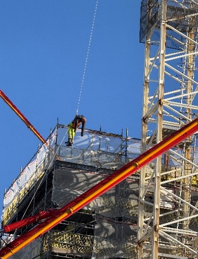 Dummy rescue drill from tower crane on SRP